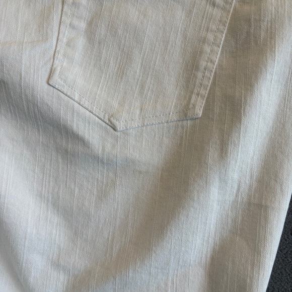 Ruby Rd. White Stretch Bermuda Shorts Size 18 - Picture 9 of 11